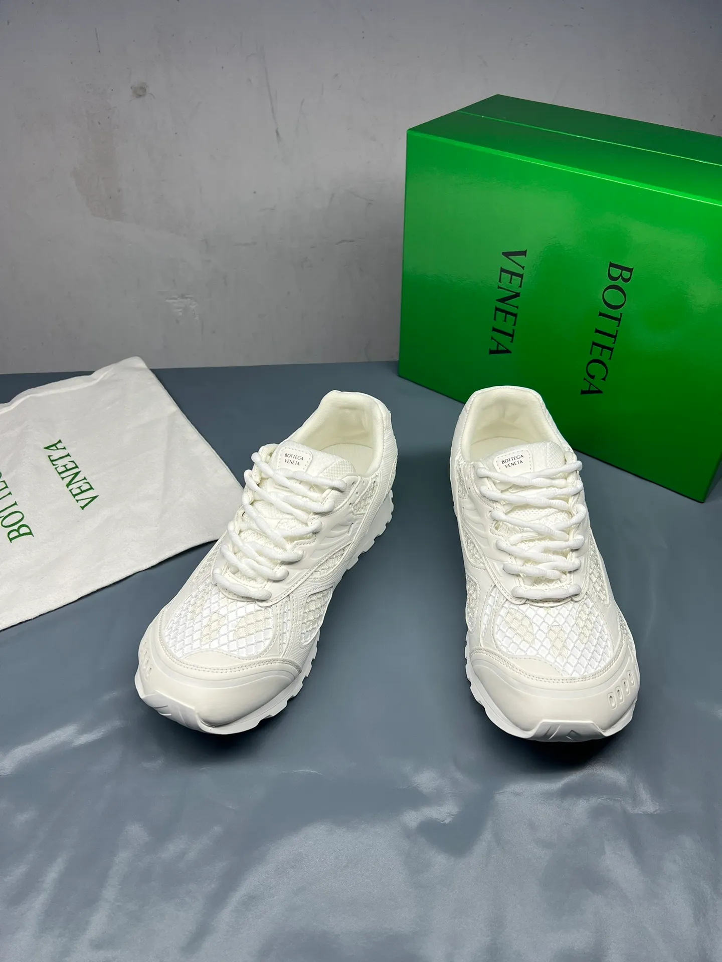 👟👟Ex-factory price 600👟👟 Men's size +10 Real photos 🔥🔥BV Orbit sneakers Wang Yibo's same style couple's dad shoes Runner sneakers, made of lightweight technical mesh fabric. Matched with geometric pattern designed rubber outsole, Wang Zha series high version. Look for the package technology. It is actually a lot taller, but the legs are still slim. Very nice, playable and durable. Matched to the standard💯 Package shoe technology. Look for the high version. The outsole is made of color-blocked TPU outsole. Women's model 35 36 37 38 39 40 41 42 (40 41 42 43 44 45 customized) (Customer logo can be accepted without refund or exchange at a favorable price) Equipped with original packaging